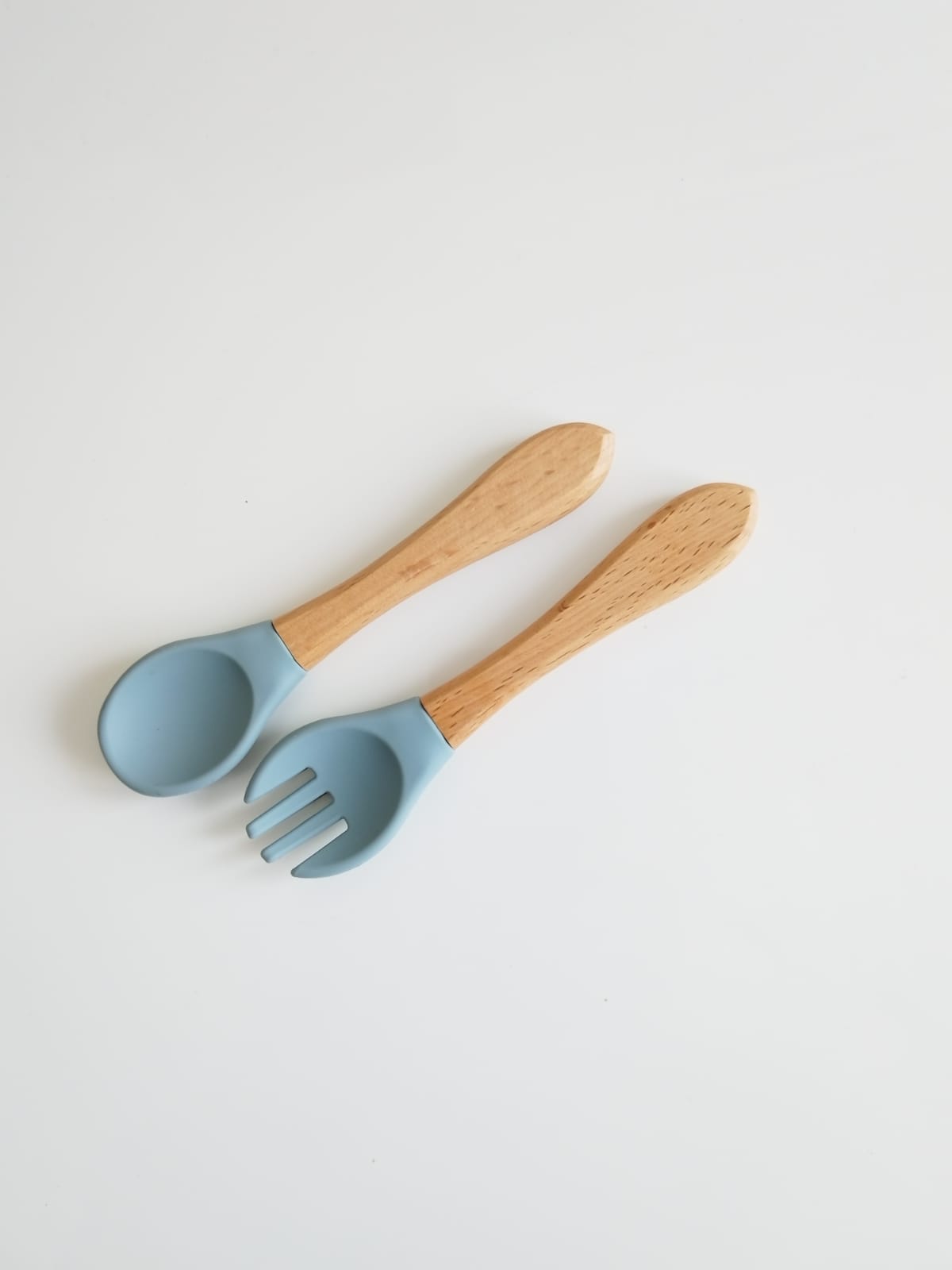 Set tacamuri pentru bebelusi, lingurita + furculita, diverse culori, silicon si lemn, 6 luni+