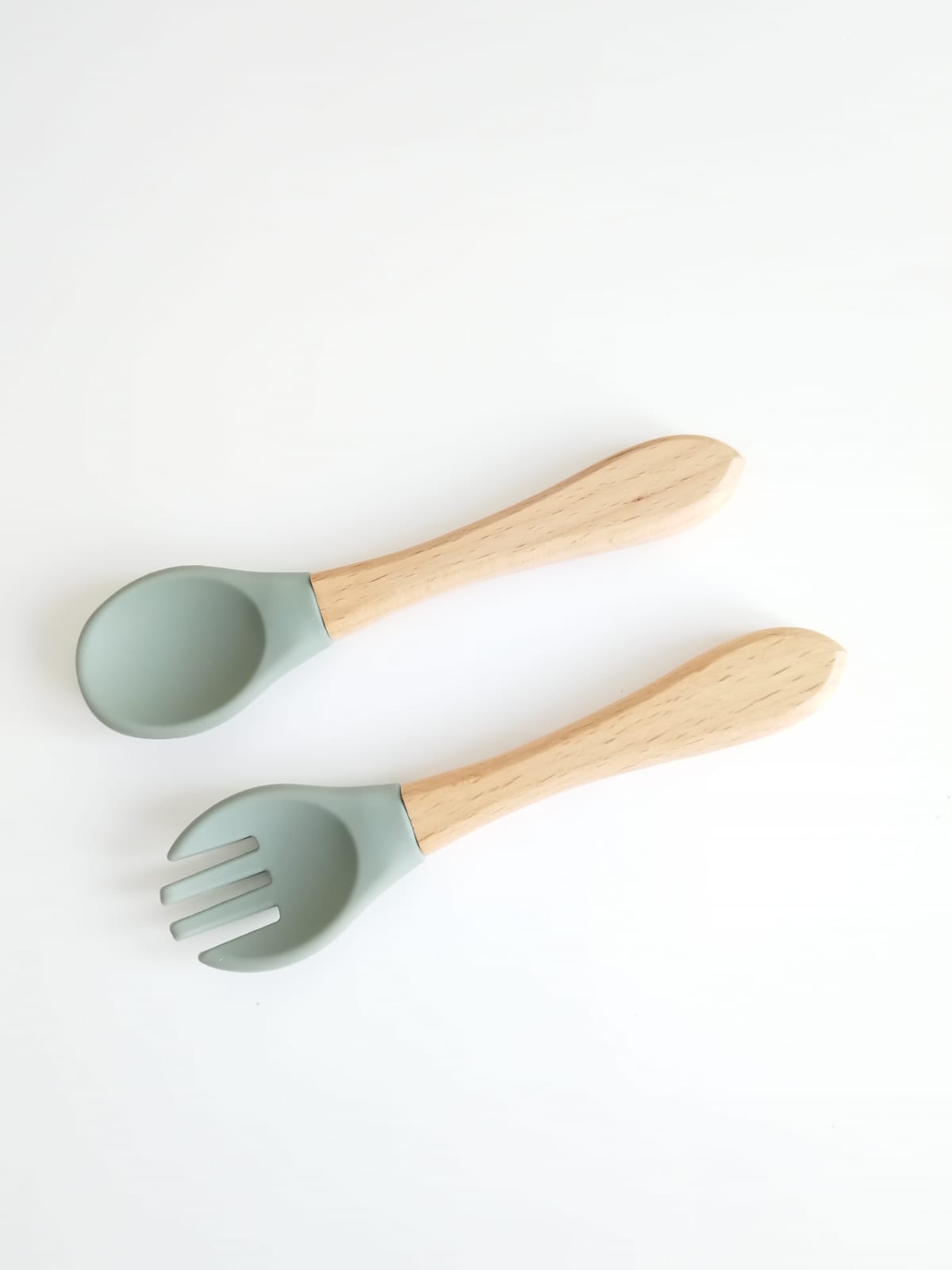 Set tacamuri pentru bebelusi, lingurita + furculita, diverse culori, silicon si lemn, 6 luni+